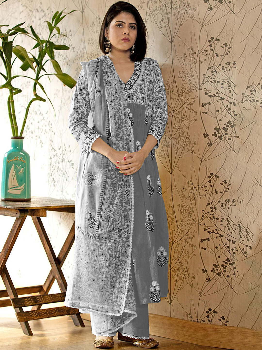 

GoSriKi Women Ethnic Motifs Printed Regular Thread Work Kurta with Palazzos & With Dupatta, Grey