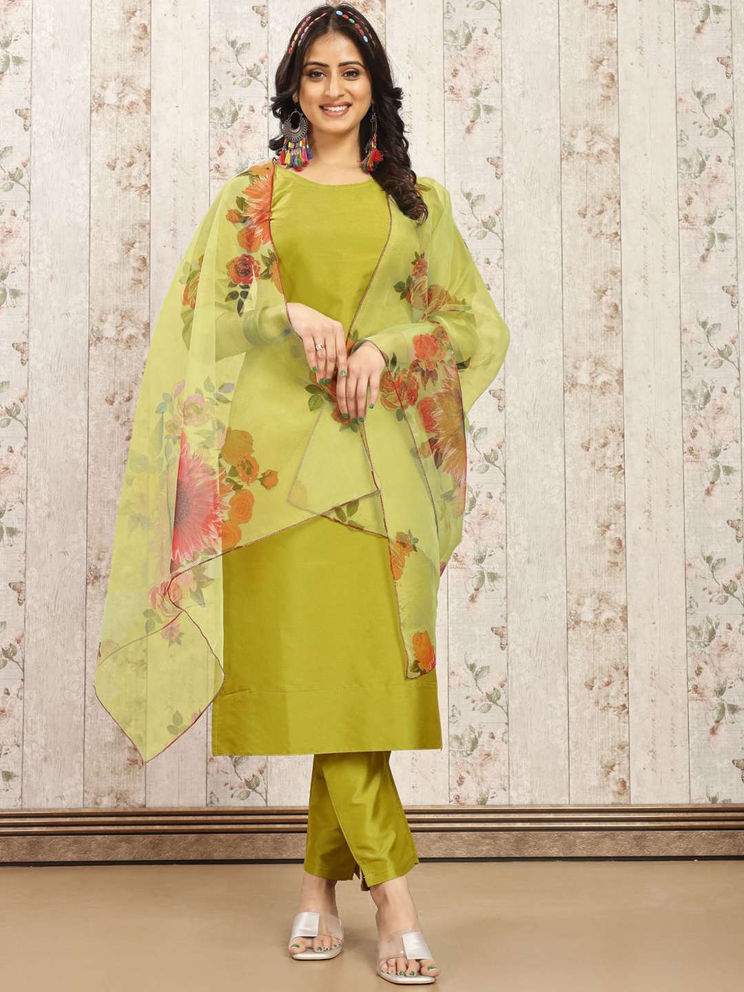 

AYUKTA INTERNATIONAL Floral Printed Round Neck Kurta with Trousers & Dupatta, Green