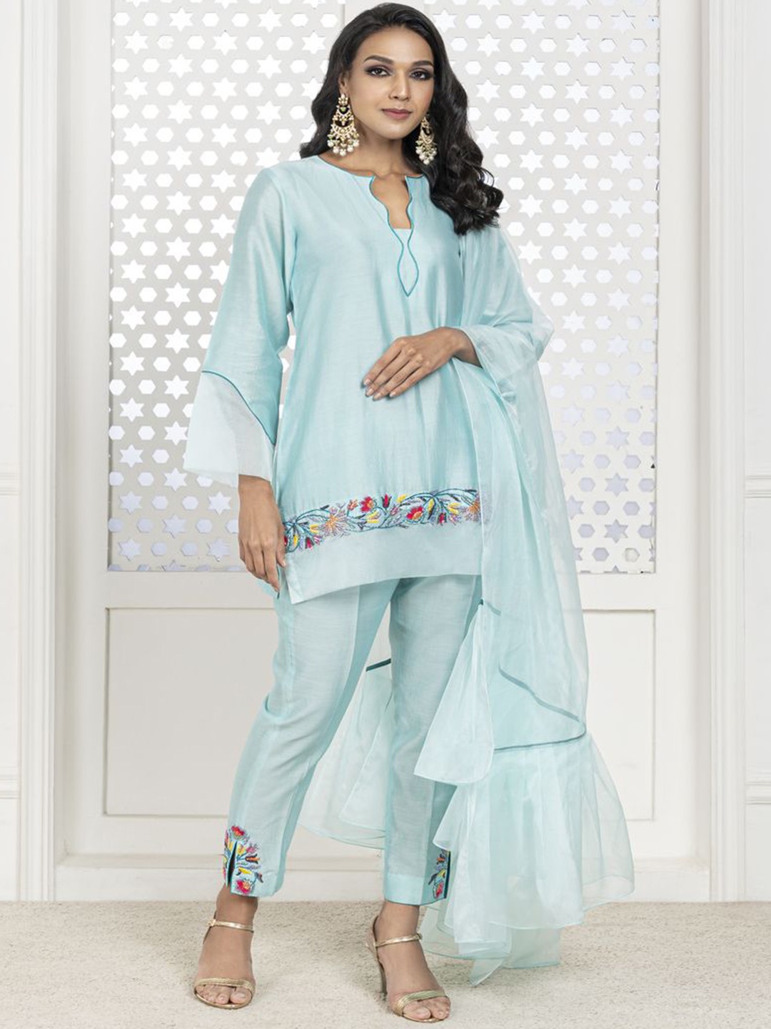 

The Aarya Thread Work Straight Kurti With Trousers & Dupatta, Blue