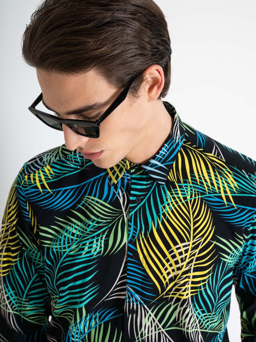 

Antony Morato Men Opaque Striped Casual Shirt, Black