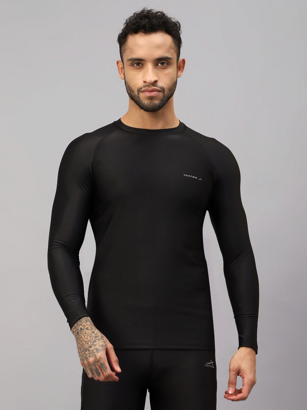 

VECTOR X Men Solid Round Neck T-Shirt, Black