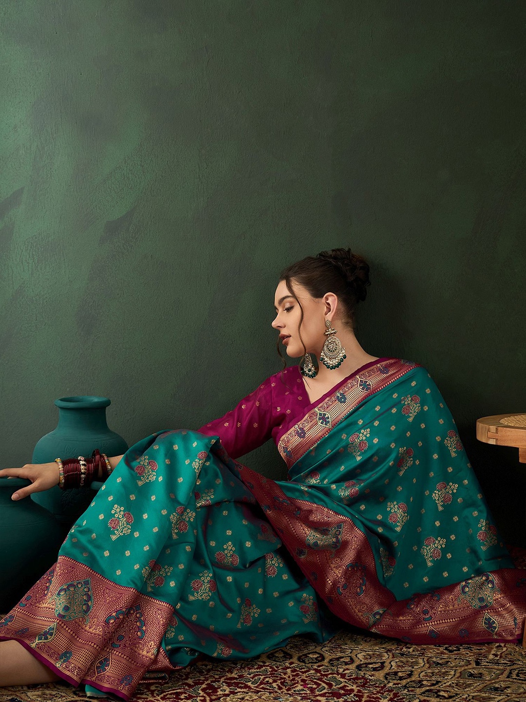

Sangria Woven Design Saree With Blouse Piece, Green
