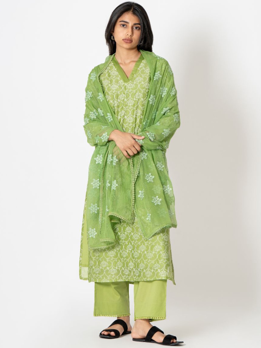 

Kameez by Pooja Kejriwal Floral Printed Chanderi Silk Straight Kurta Trousers & Dupatta, Olive