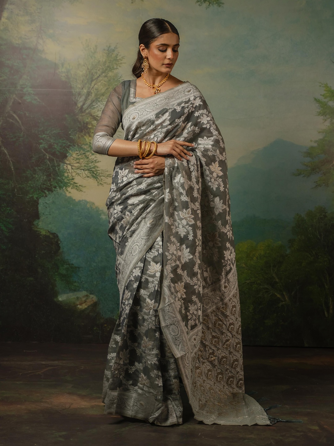

Dori Woven Design Zari Banarasi Saree, Grey