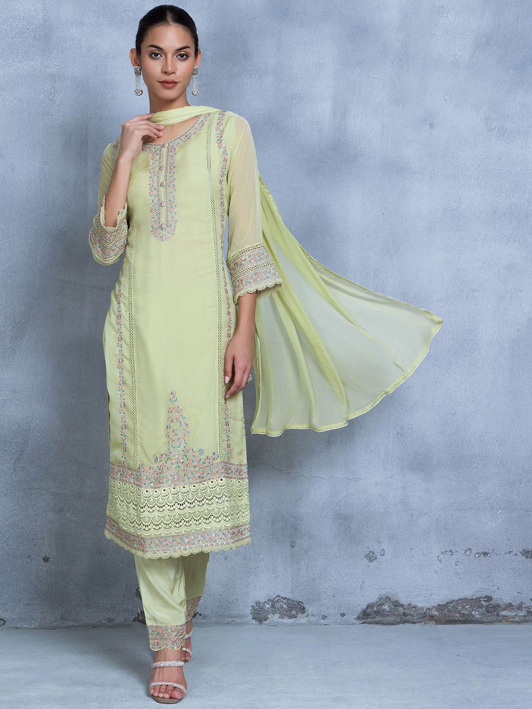 

Rang by Indya Floral Embroidered Straight Kurta with Trousers & Dupatta, Green