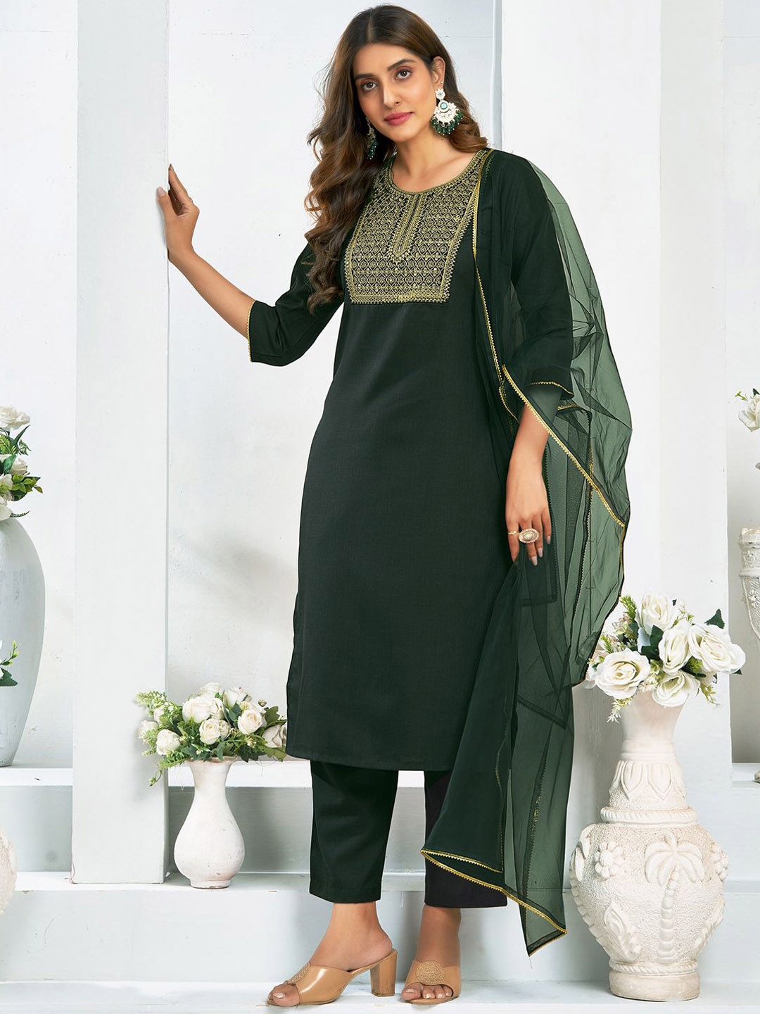 

SKYLEE Women Ethnic Motifs Yoke Design Regular Sequinned Kurta with Trousers & With Dupatta, Green