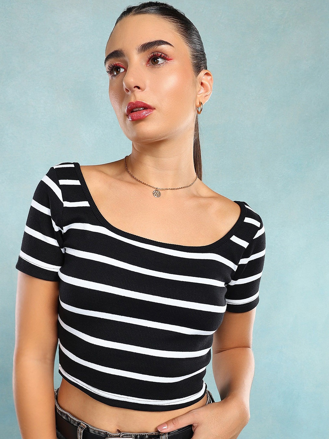 

The Roadster Lifestyle Co Striped Short Sleeves Crop Tops, Black