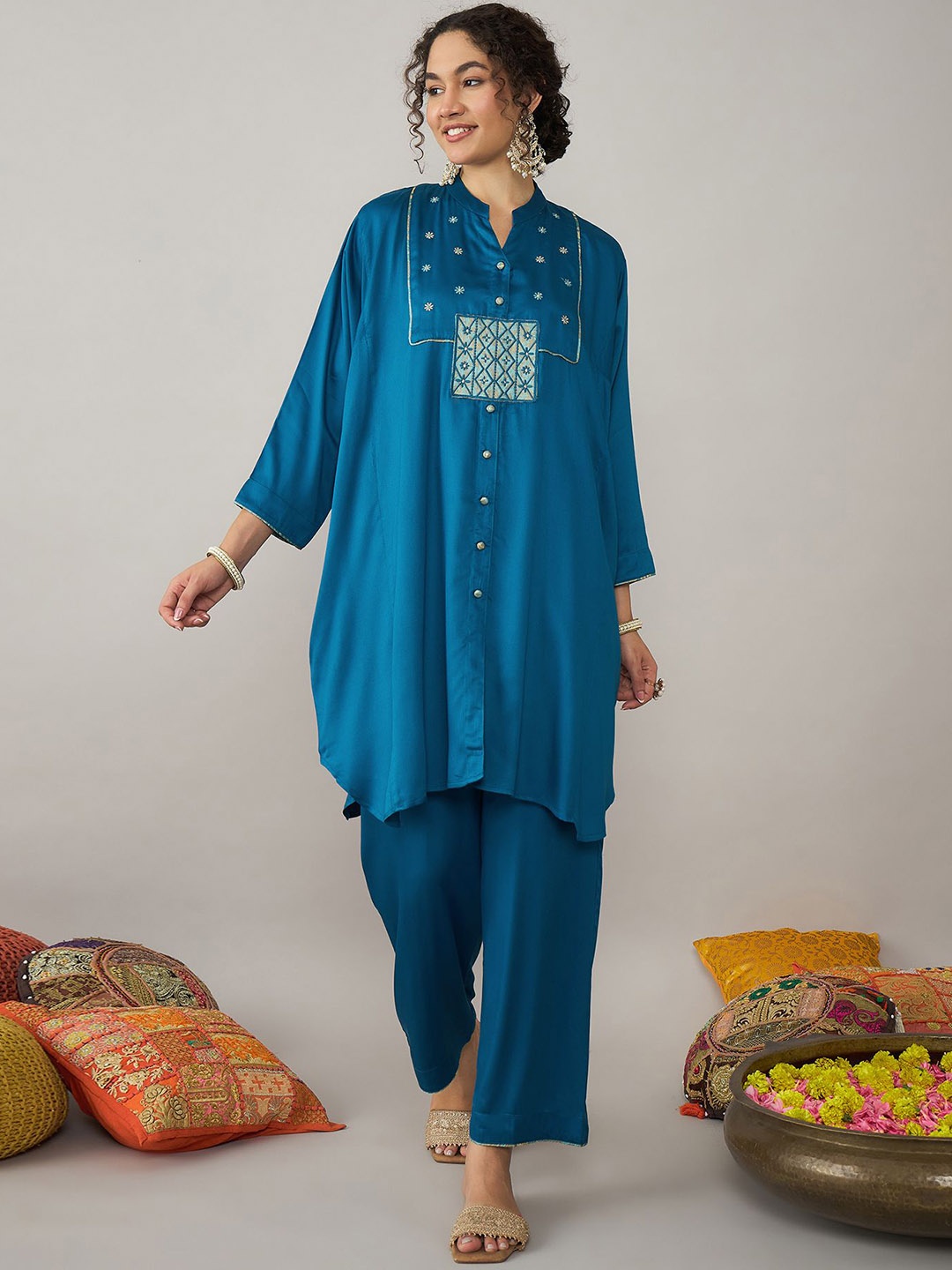 

STADO Floral Thread Work Kurti with Trousers, Blue