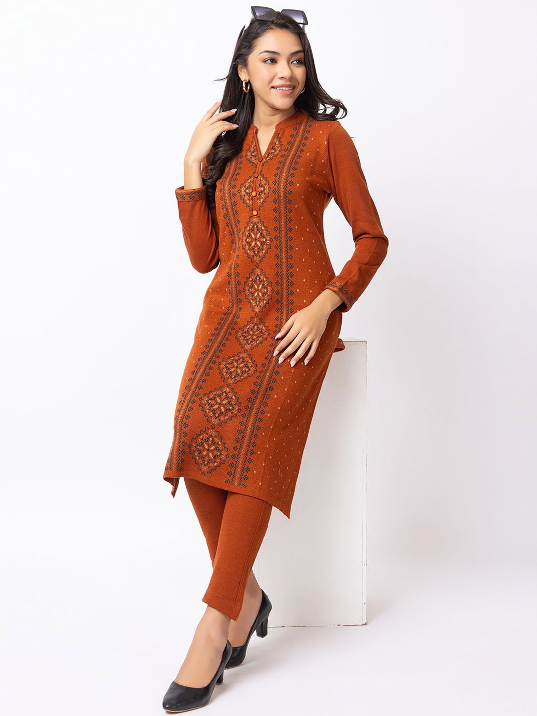 

Anouk Women Floral Embroidered Jacquard Winter Wear Kurta, Rust
