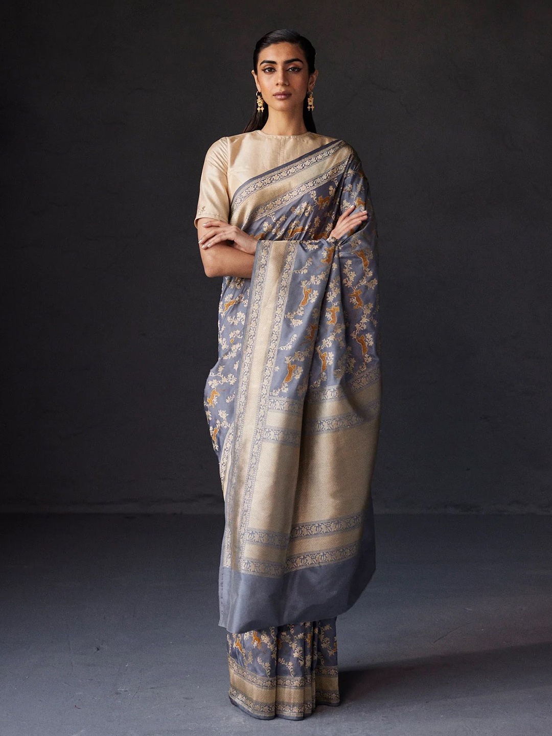 

bansari textiles Woven Design Zari Silk Blend Banarasi Saree, Grey