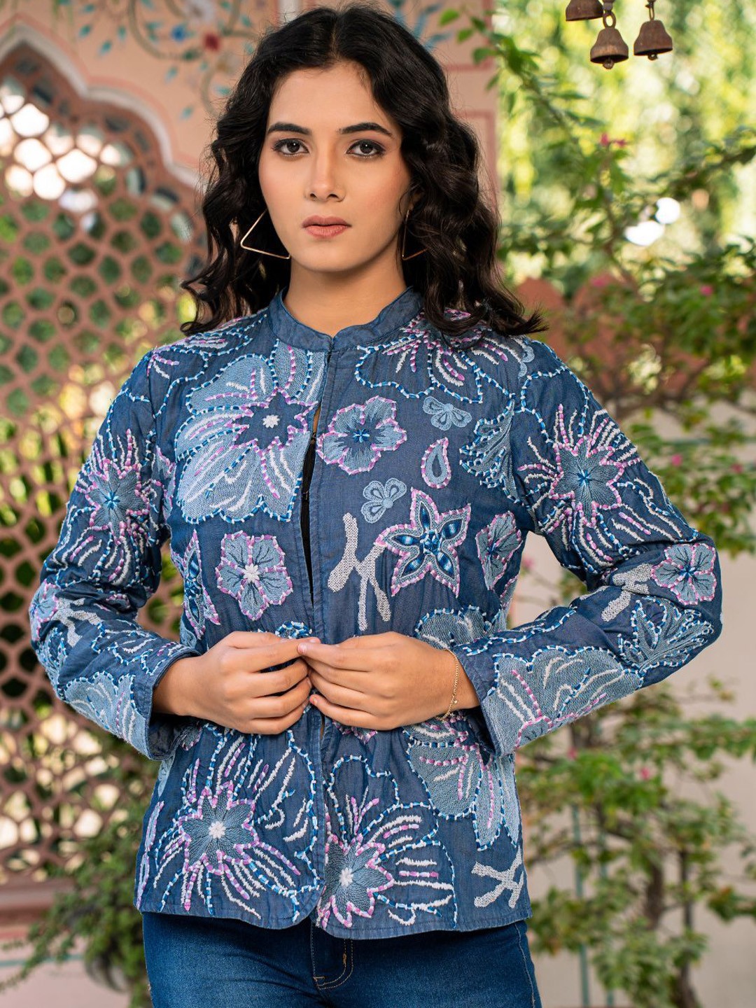 

Zolo Label Women Floral Embroidered Woven Jacket, Blue