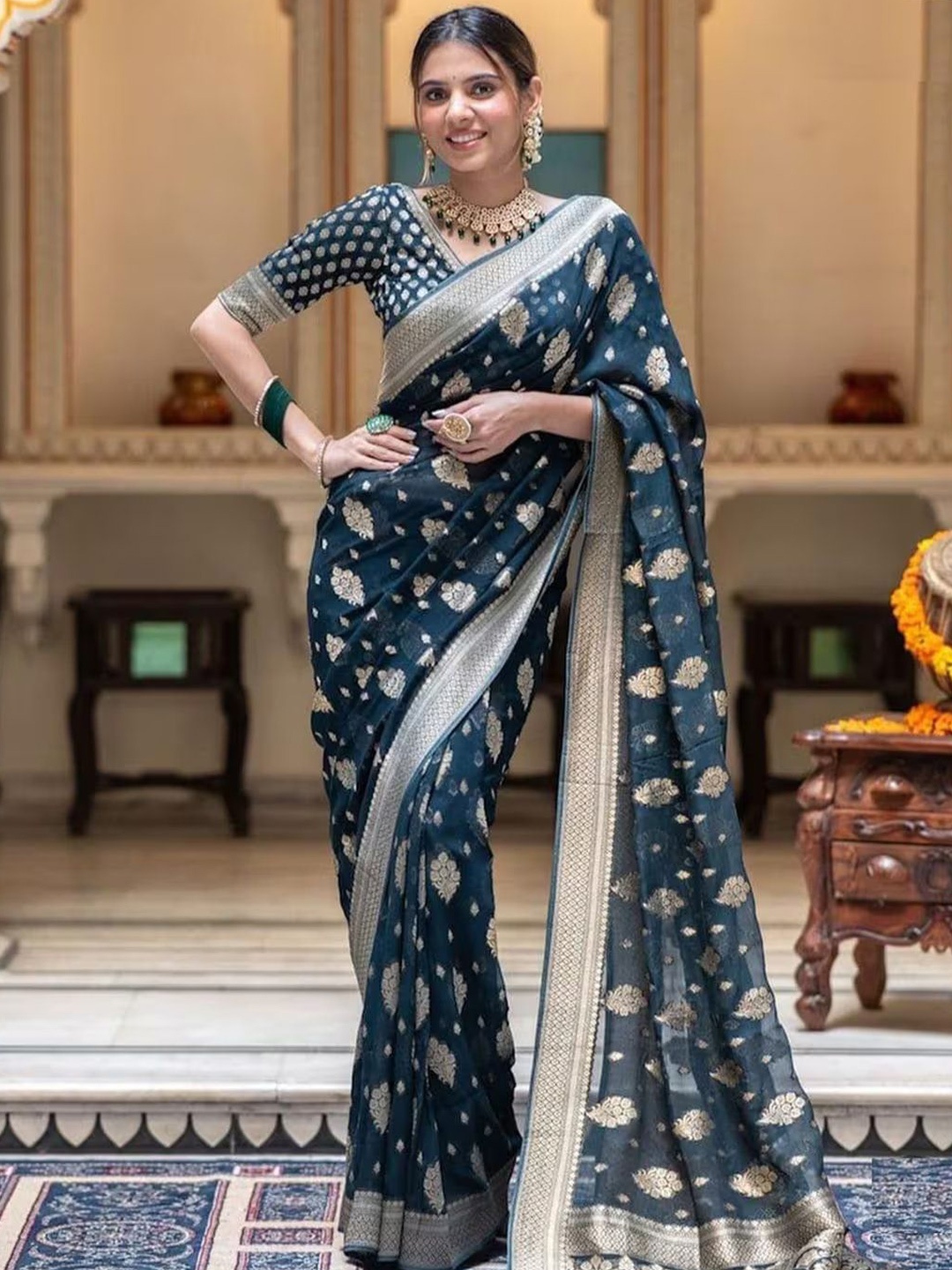 

APNISHA Woven Design Zari Pure Silk Saree, Teal