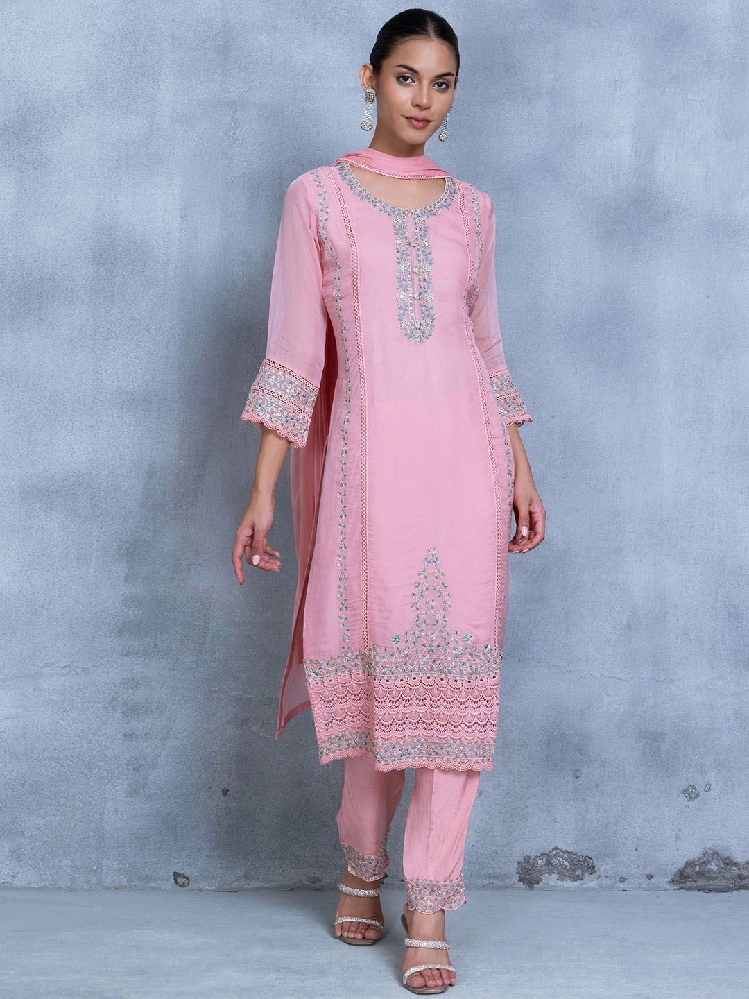 

Rang by Indya Floral Embroidered Straight Kurta with Trousers & Dupatta, Pink