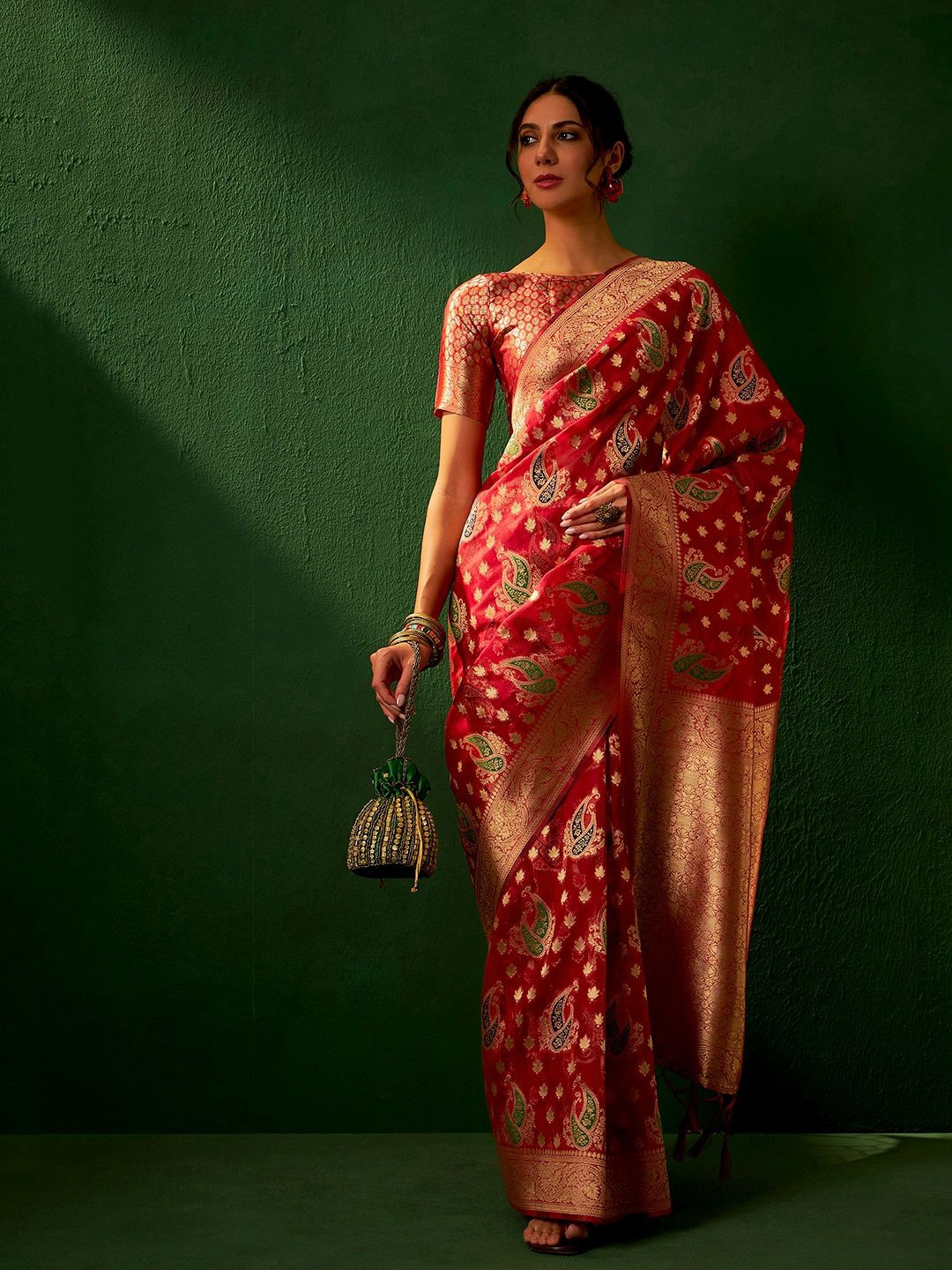 

SHADOW & SAINING Woven Design Zari Organza Banarasi Saree, Red