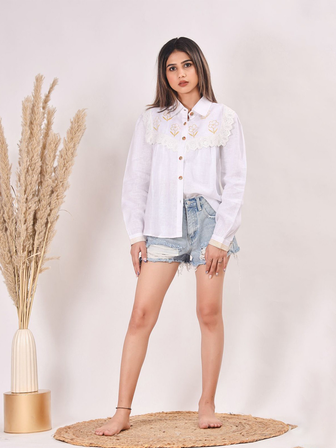 

SIDDHO HUM Women Spread Collar Floral Printed Casual Shirt, White
