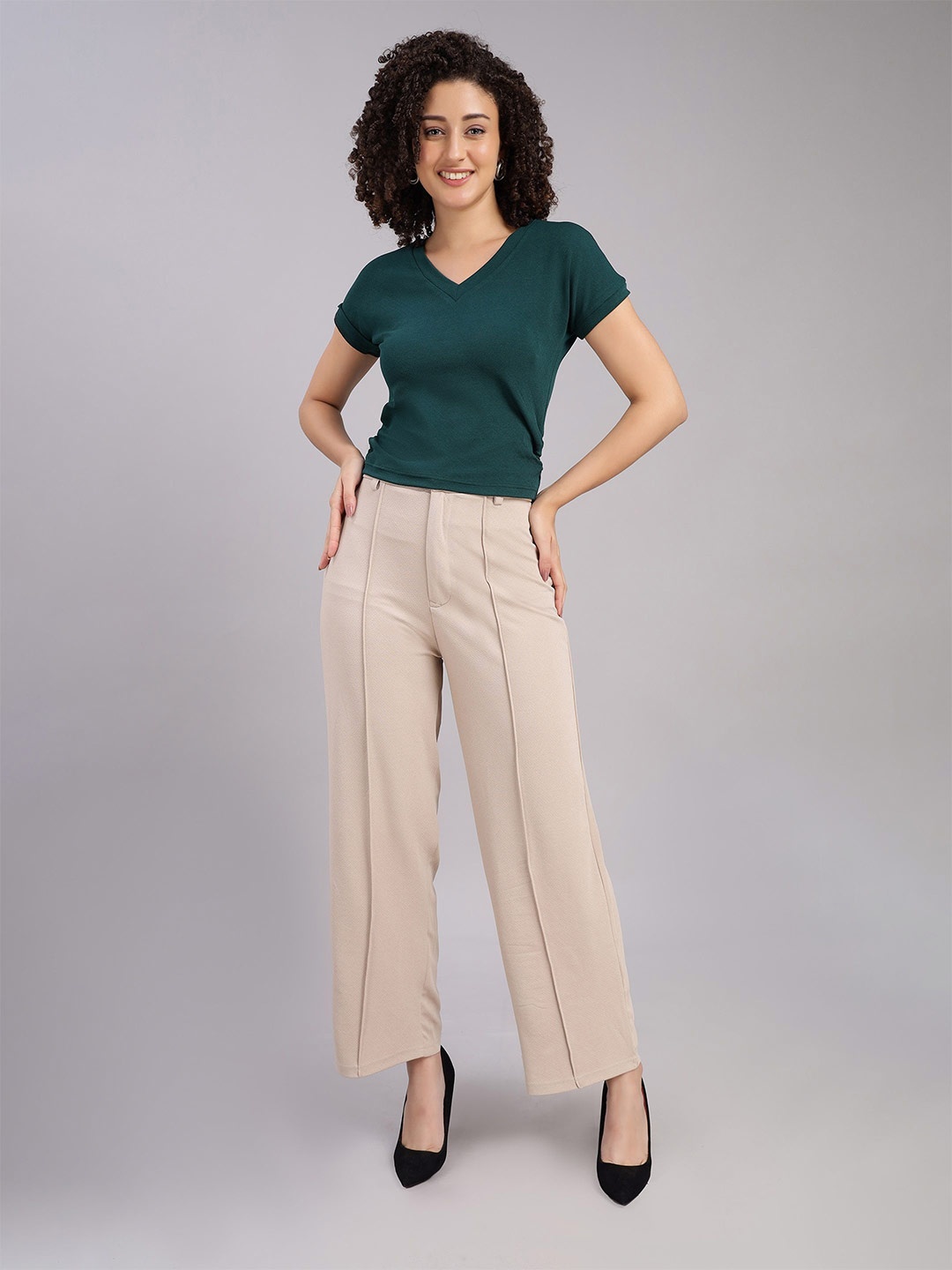 

VISO Women Solid V-Neck Top, Green