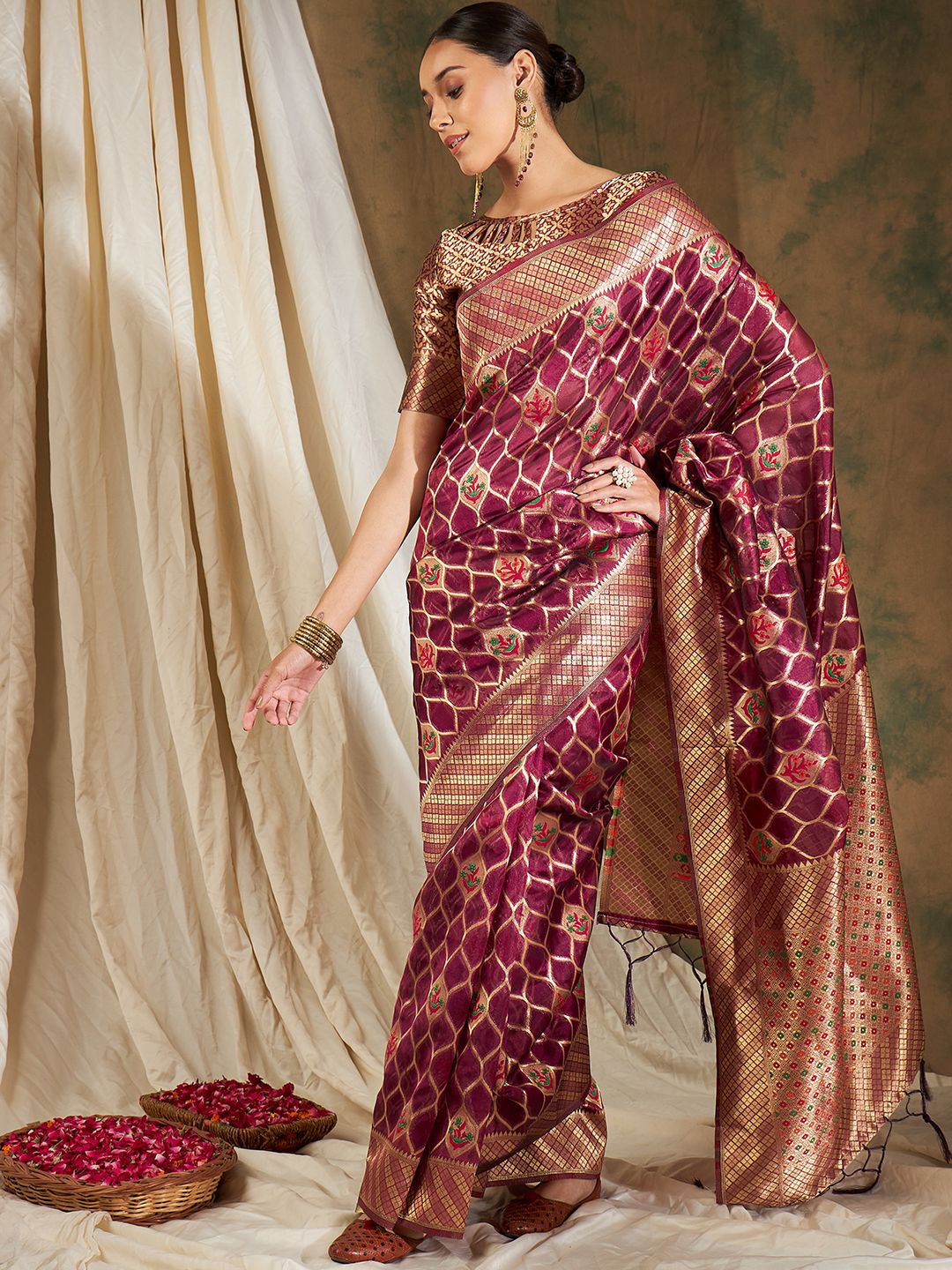 

SHADOW & SAINING Woven Design Zari Organza Banarasi Saree, Burgundy