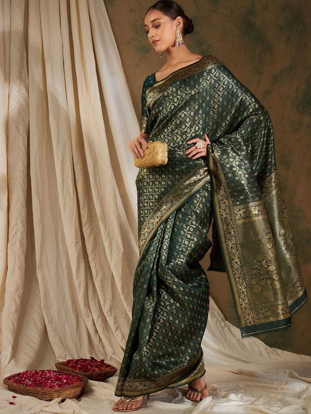 

SHADOW & SAINING Woven Design Zari Banarasi Saree, Olive
