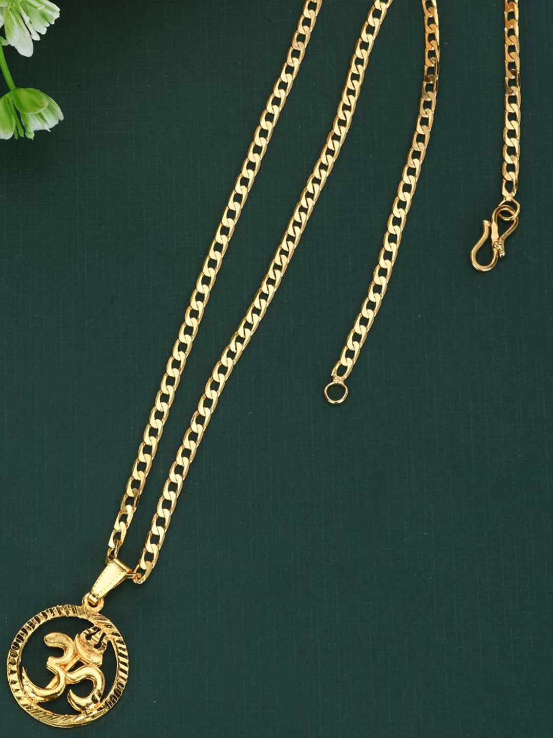 

AanyaCentric Gold-Plated Circular Brass Pendant & Chain