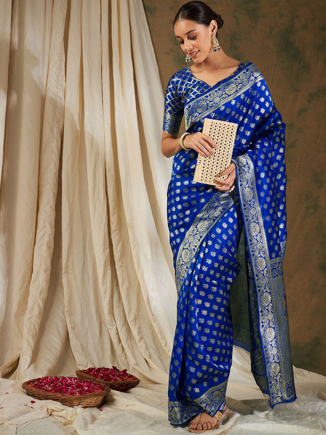 

SHADOW & SAINING Woven Design Banarasi Zari Saree, Blue