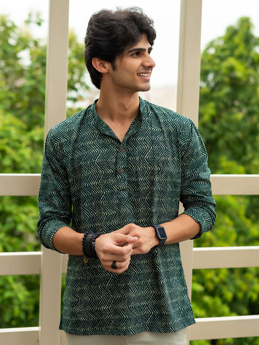 

Shasak Geometric Printed Mandarin Collar Cotton Straight Short Kurta, Green