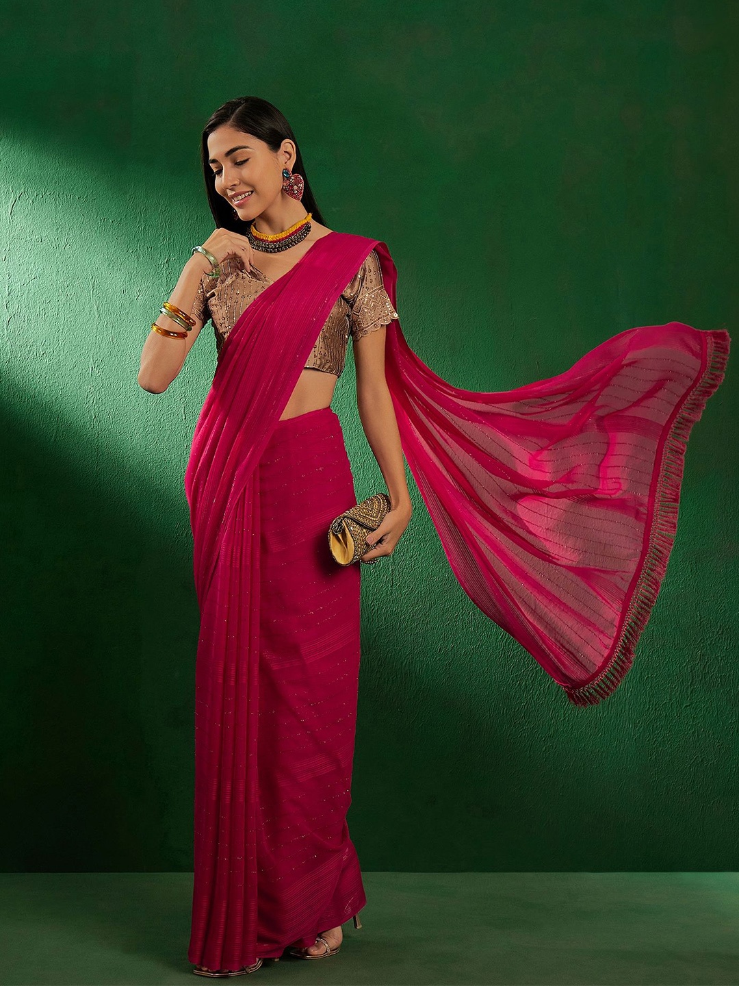 

SHADOW & SAINING Floral Embroidered Saree, Pink