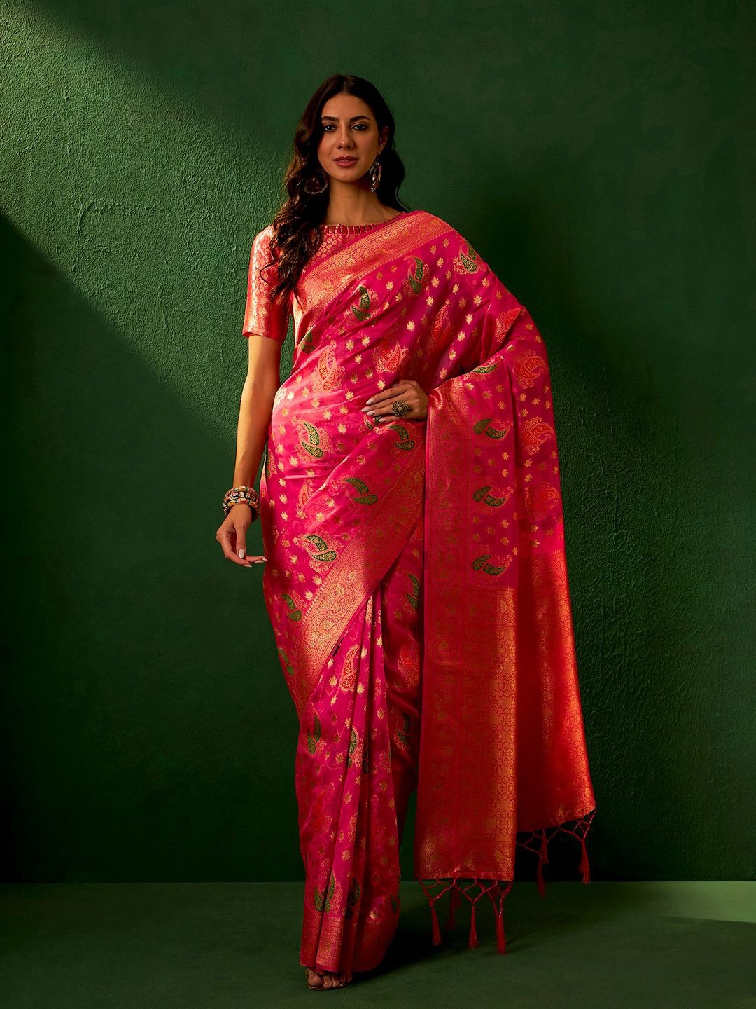 

SHADOW & SAINING Woven Design Zari Organza Banarasi Saree, Pink