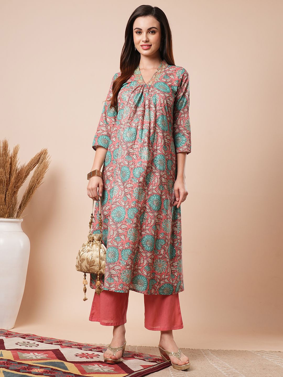 

Globus Floral Printed Regular Thread Work Pure Cotton Kurta with Trousers, Pink