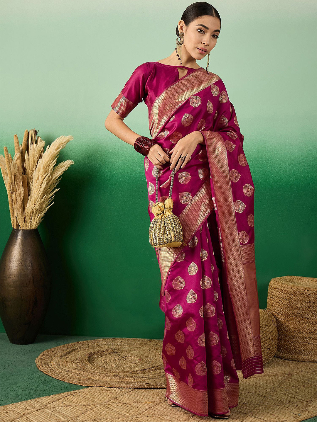 

SHADOW & SAINING Woven Design Zari Banarasi Saree, Magenta