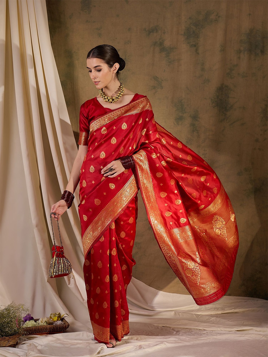 

SHADOW & SAINING Woven Design Zari Kanjeevaram Saree, Red