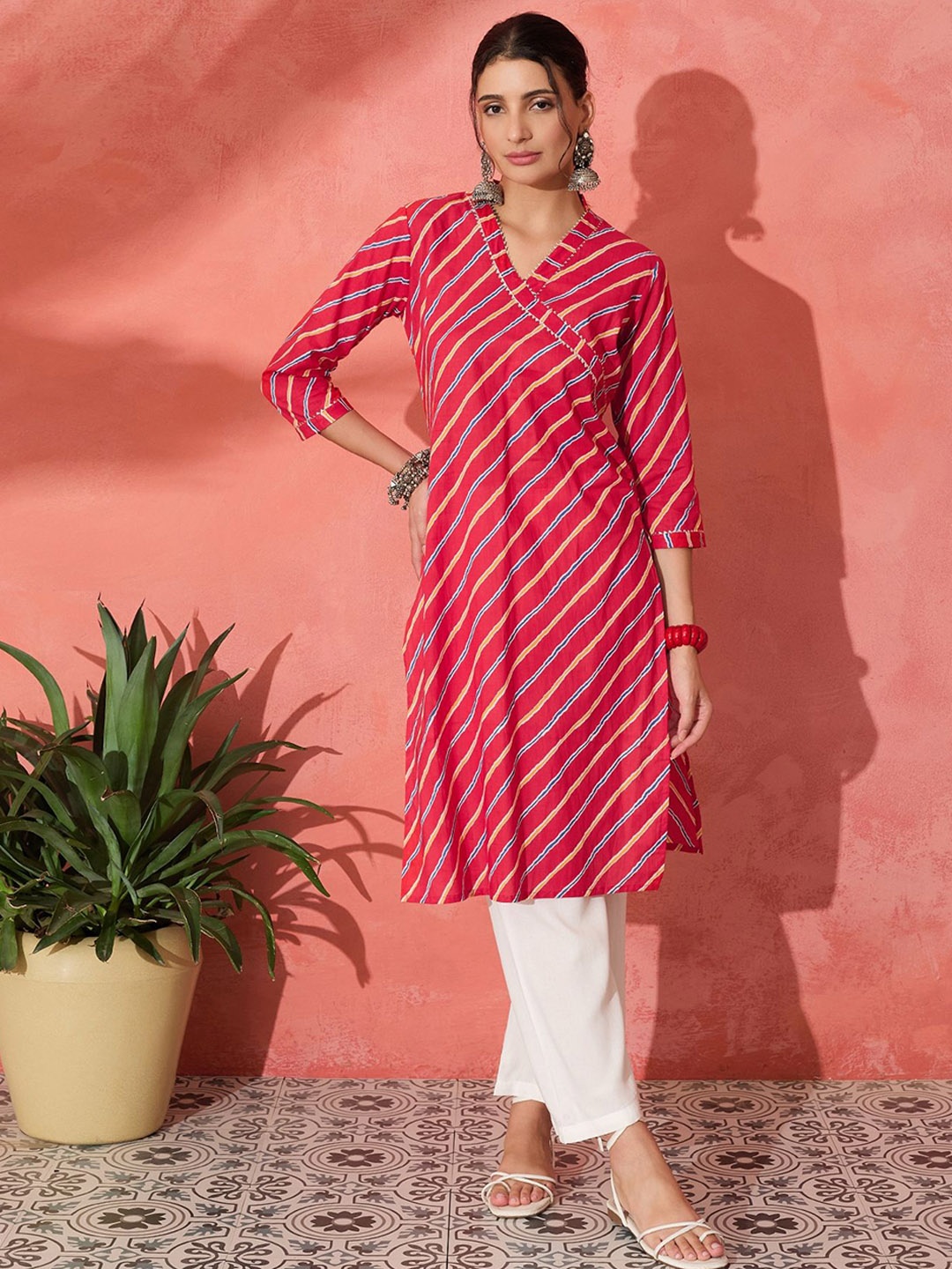 

InWeave Pink Leheriya Printed V-Neck Angrakha Kurta