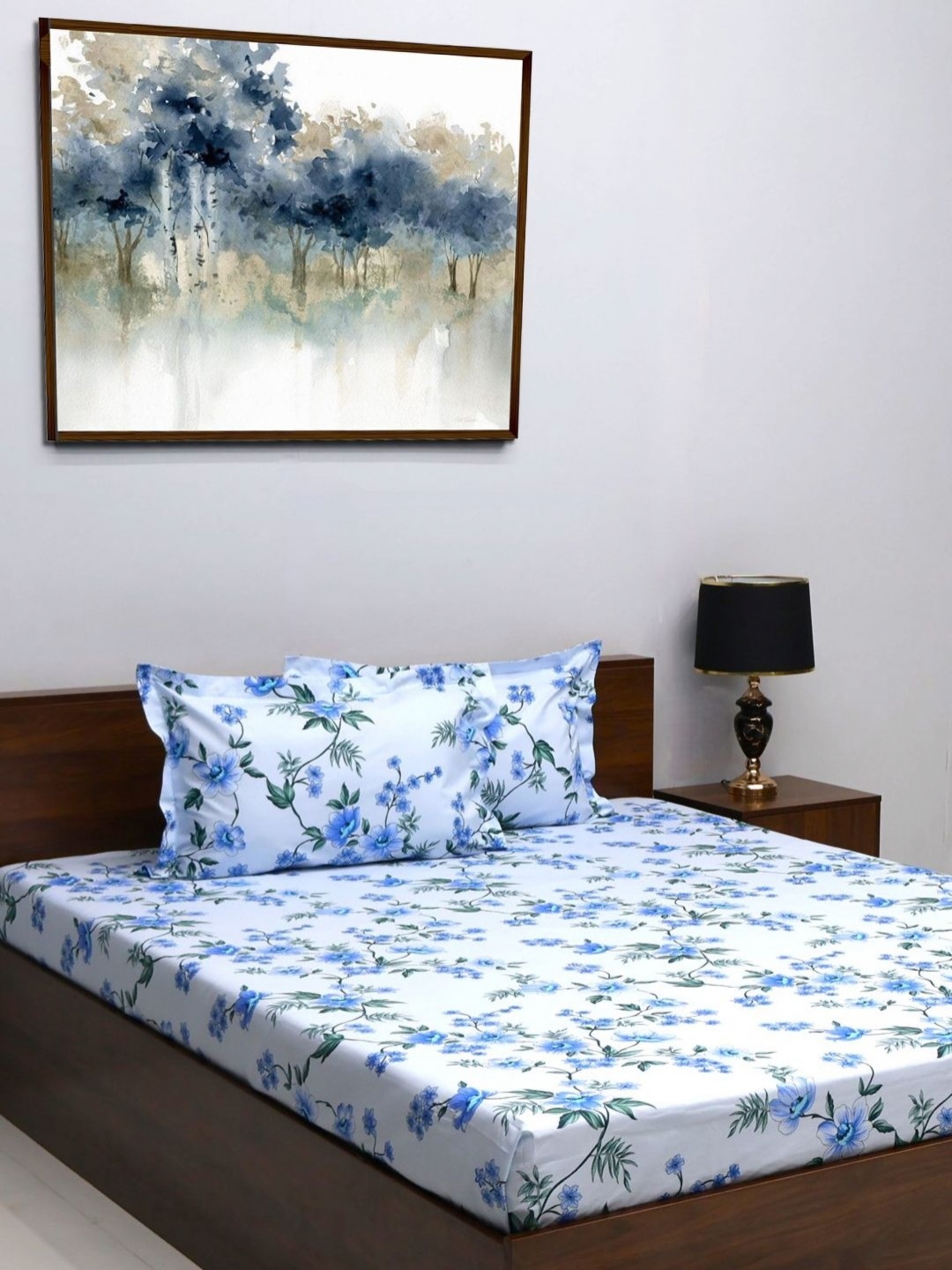 

BOMBAY DYEING 525B White & Blue Floral 164 TC Pure Cotton Queen Bedsheet Set