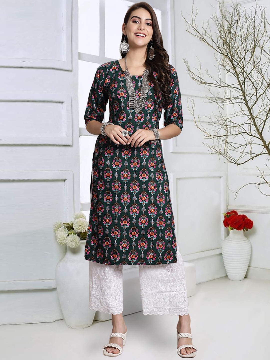 

7Threads Floral Printed Round Neck Straight Kurta, Green