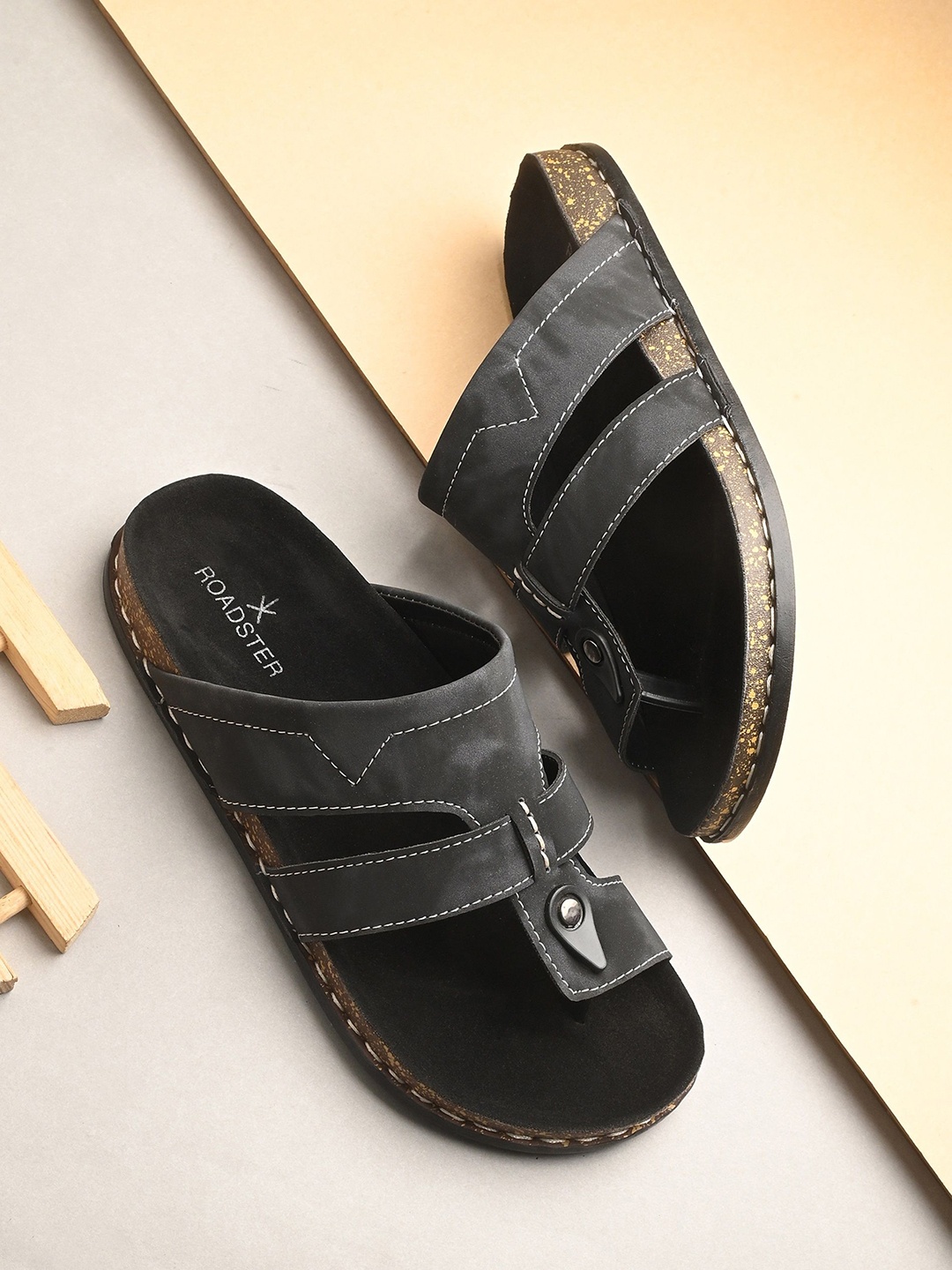 

The Roadster Lifestyle Co Men Slip-On Sandals, Black