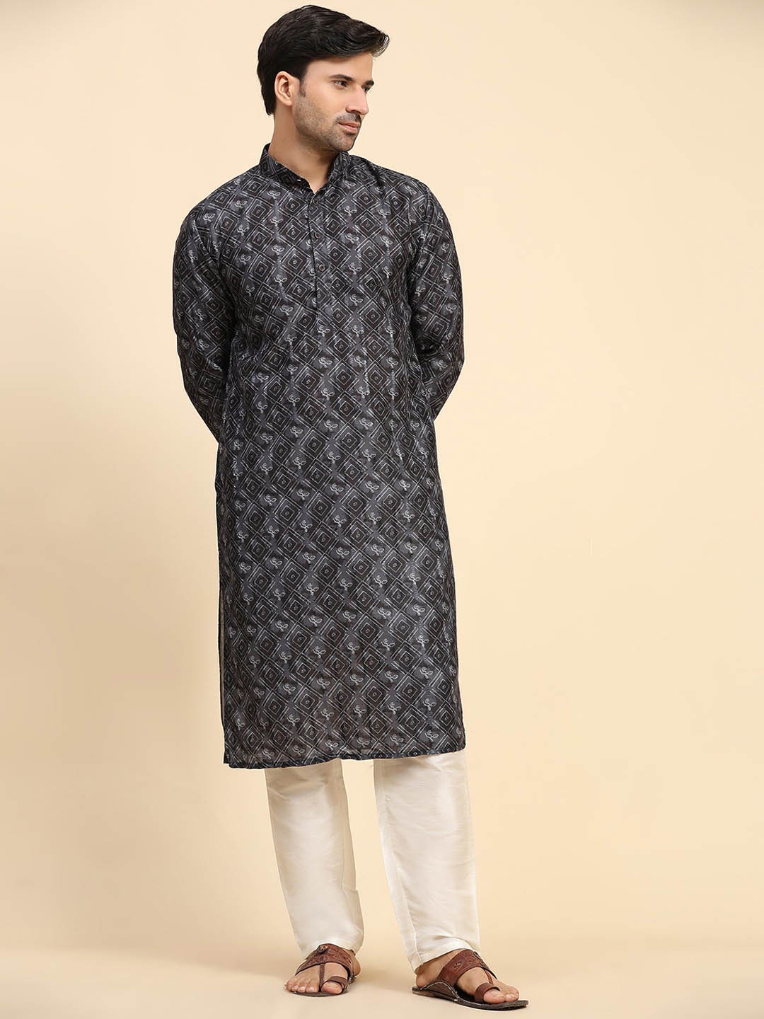 

Rawayi Bandhani Digital Printed Mandarin Collar Cotton Kurta, Black