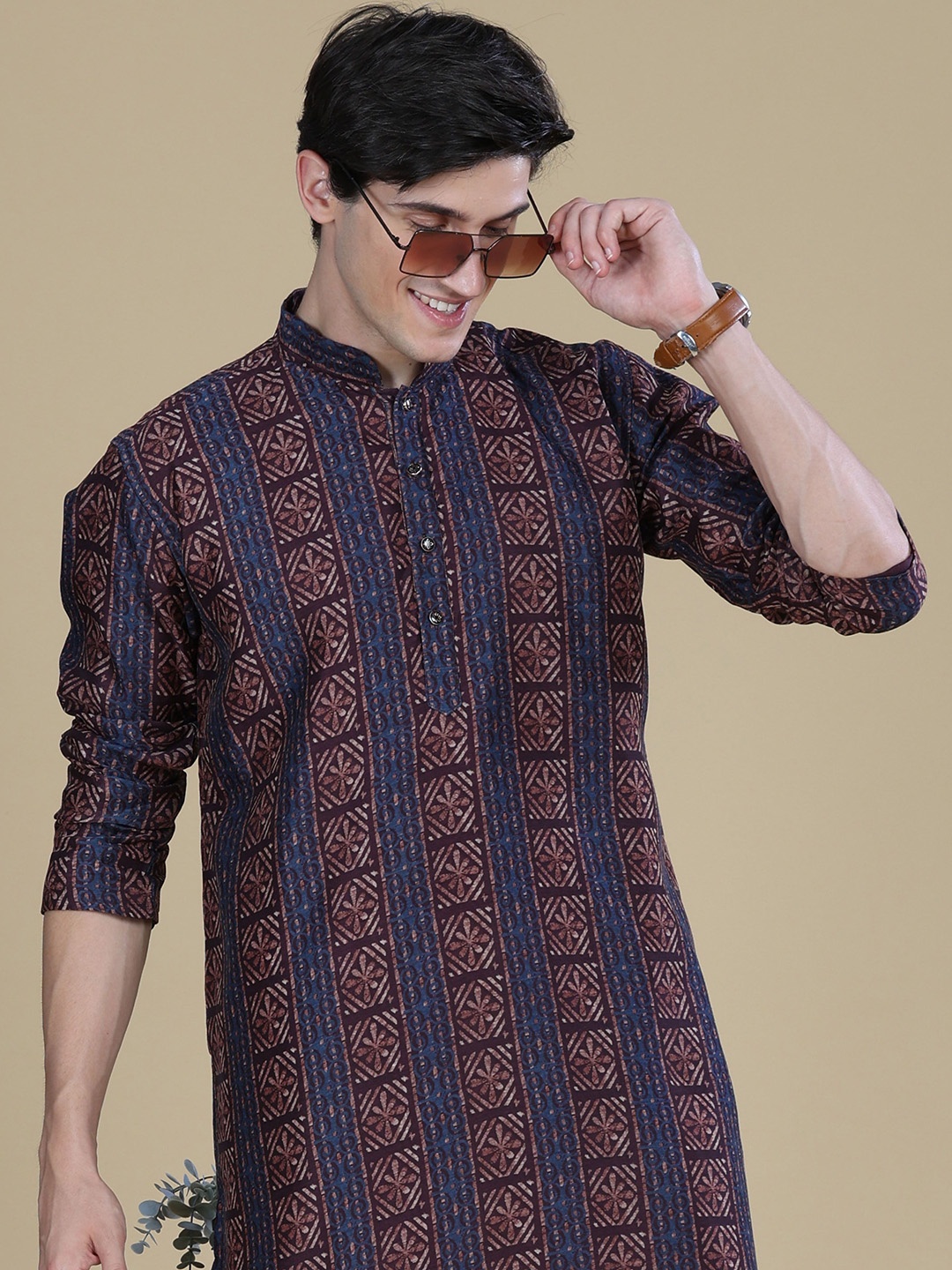 

Anouk Maroon Geometric Printed Mandarin Collar Straight Kurta