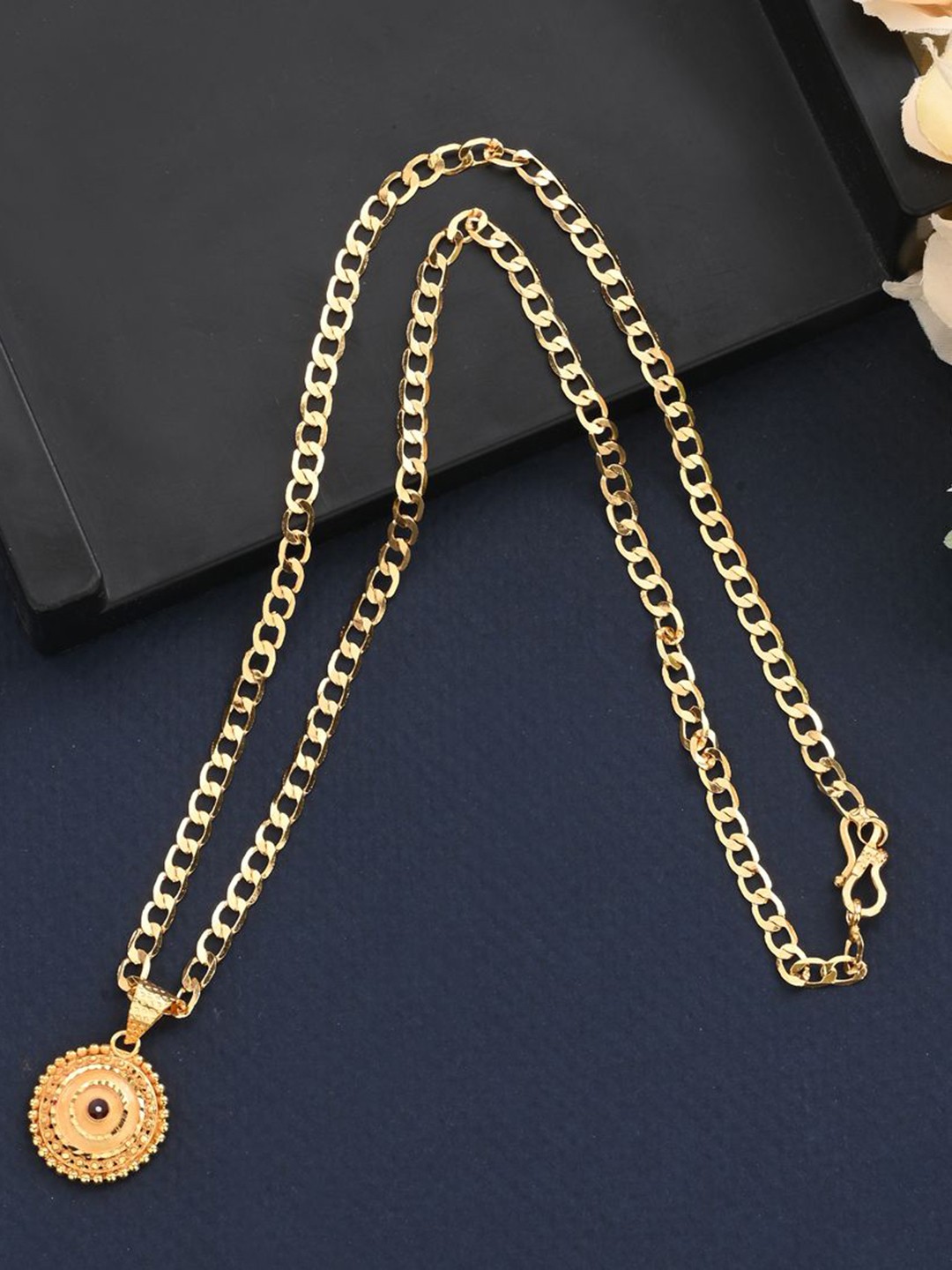 

AanyaCentric Gold-Plated Circular Brass Pendant & Chain