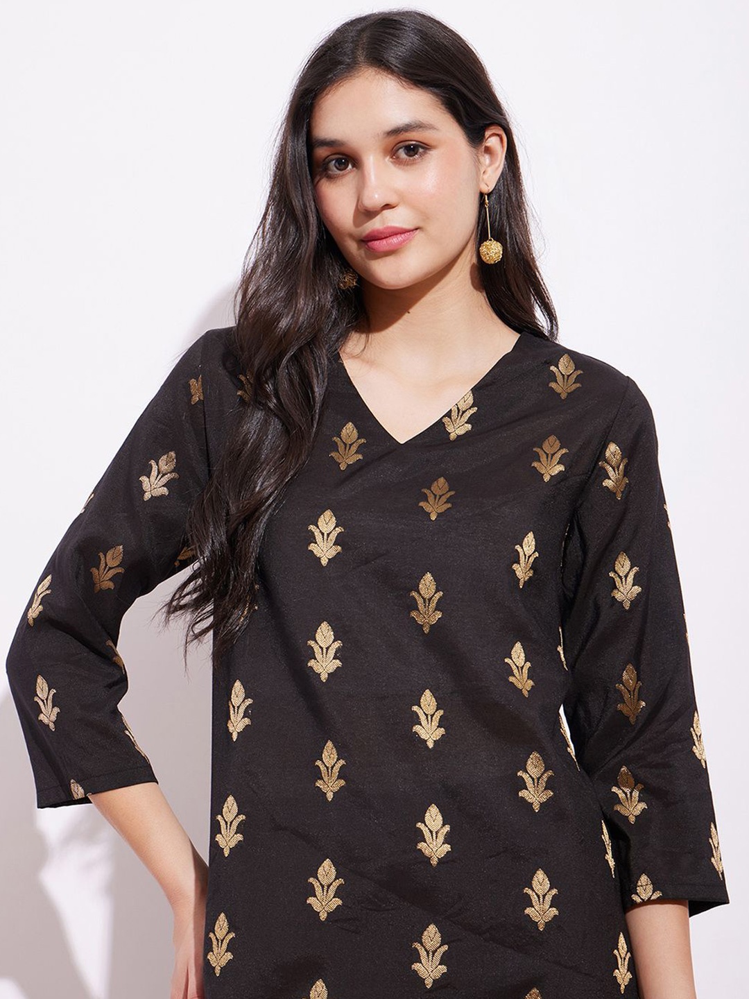 

Pink Fort Ethnic Motifs Woven Design Zari Regular Kurta with Trouser, Black