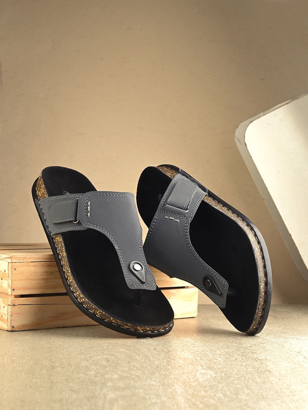 

Mast & Harbour Men Comfort Sandals, Grey