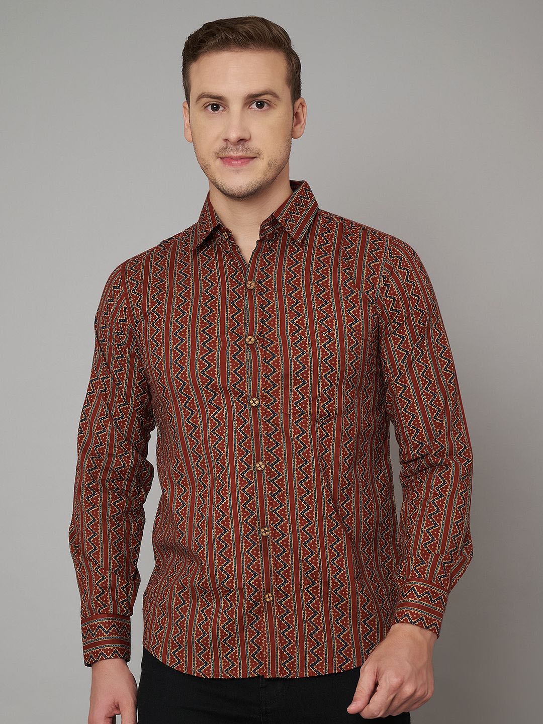 

FABRIC FITOOR Men Relaxed Spread Collar Abstract Printed Cotton Casual Shirt, Maroon