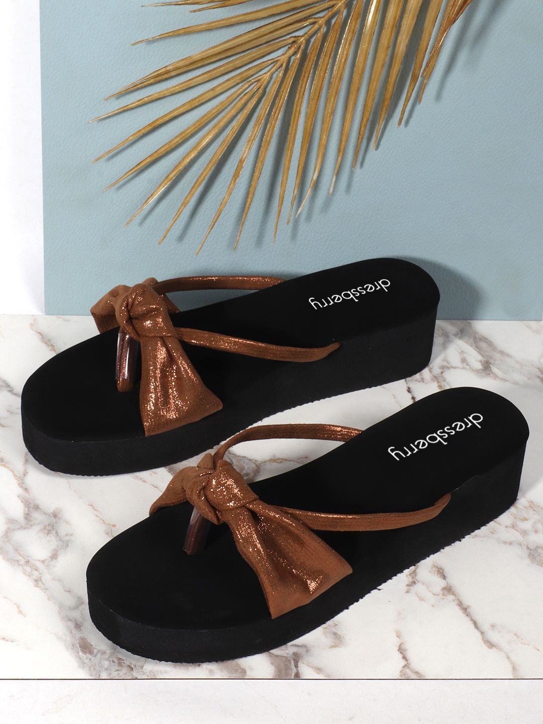 

DressBerry Shimmer Bow Design Wedges, Copper