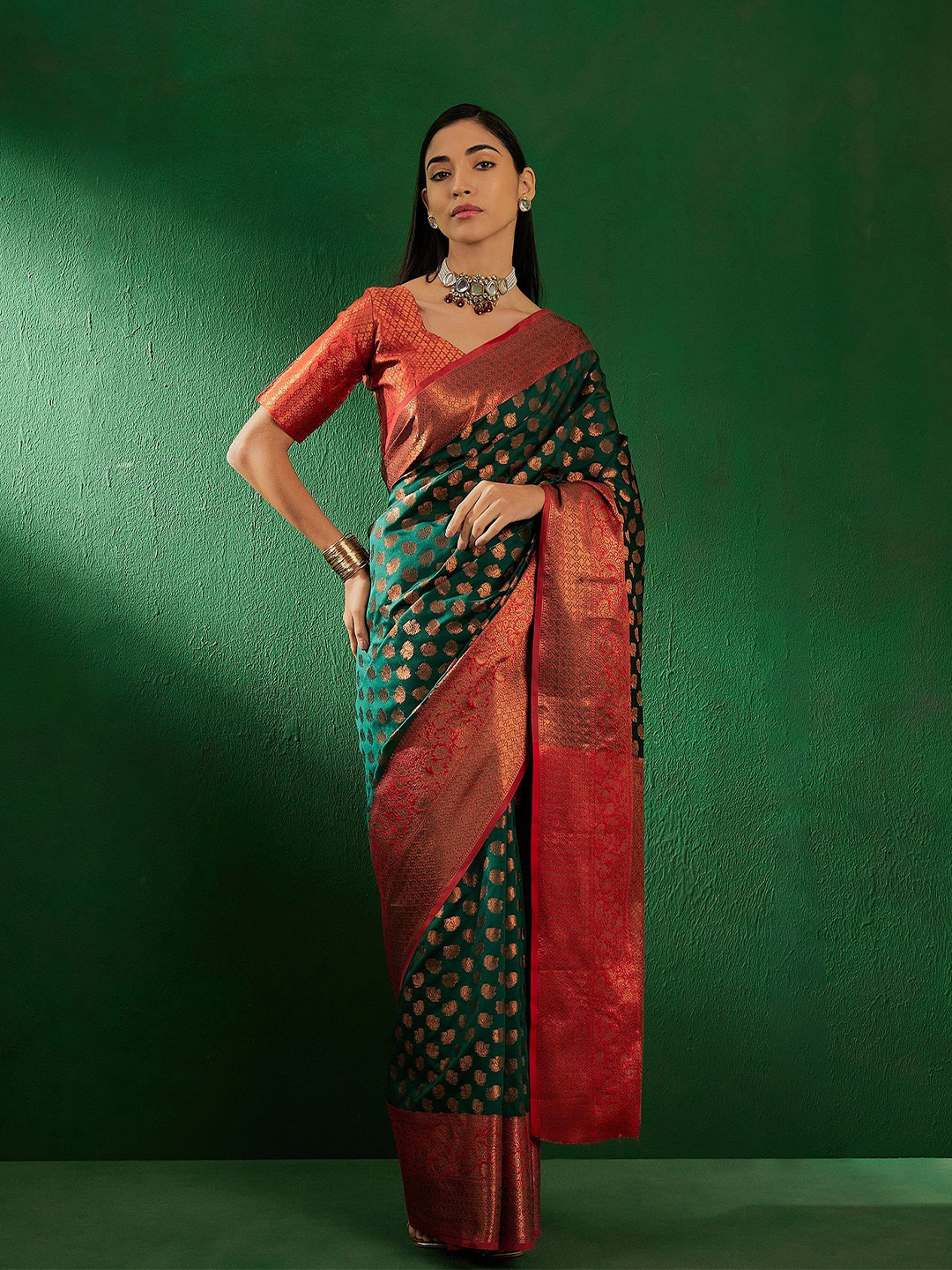 

SHADOW & SAINING Woven Design Zari Banarasi Saree, Green