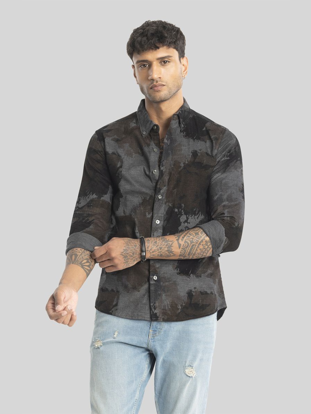 

Snitch Men Smart Slim Fit Opaque Abstract Printed Casual Shirt, Grey