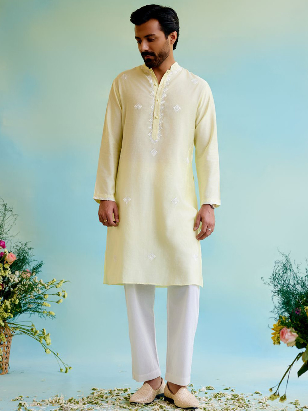 

NERO Floral Embroidered Thread Work Manadarin Collar Cotton Straight Kurta, Yellow