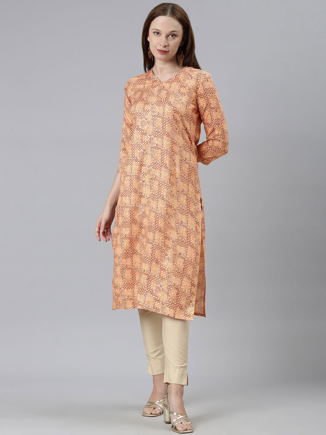 

KALINI Ethnic Motifs Printed V Neck Straight Kurta, Peach