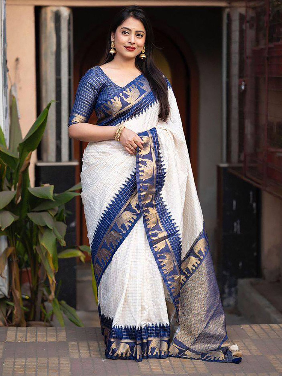 

Anjaneya Sarees Woven Design ZariBanarasi Saree, White