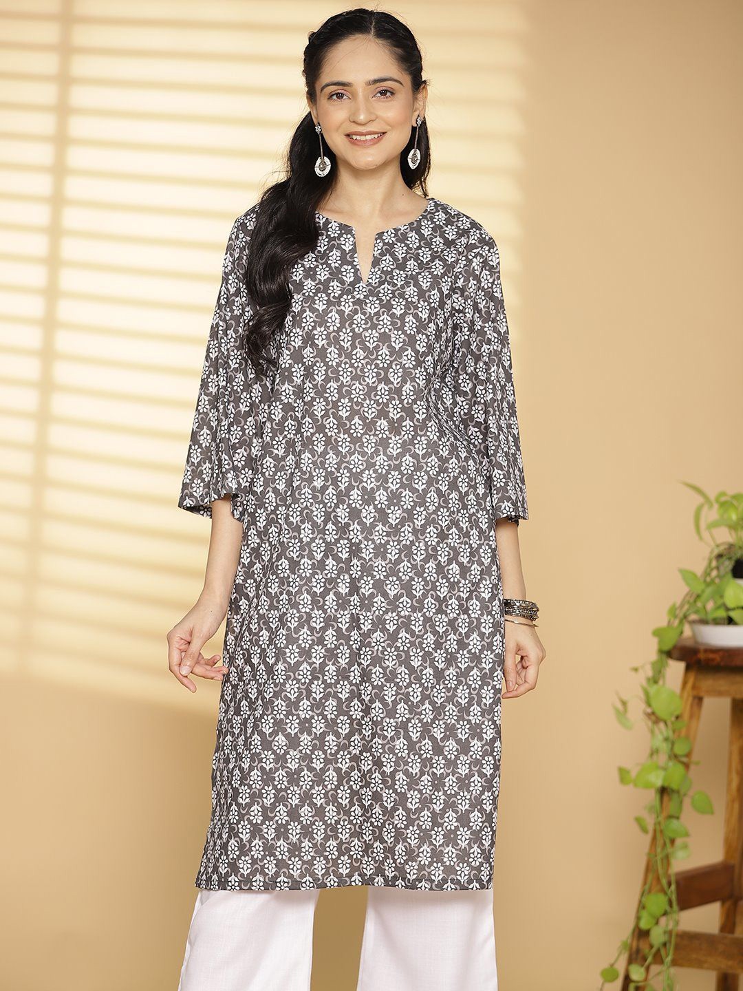 

LetsDressUp Ethnic Motifs Printed Round Neck Pure Cotton Straight Kurta, Grey
