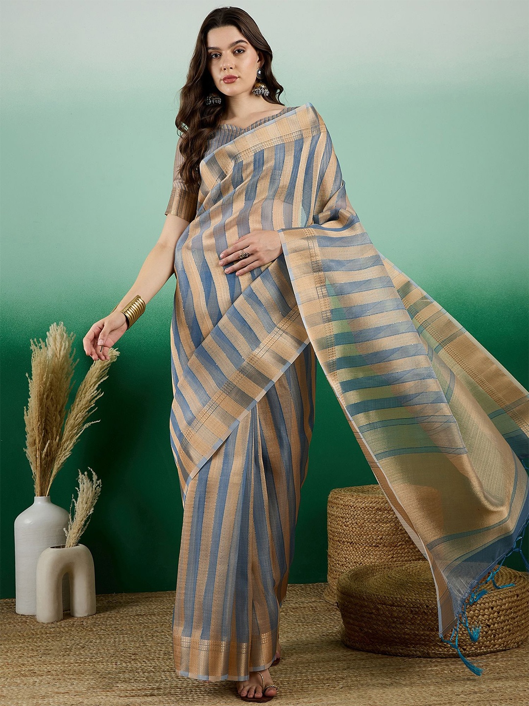 

SHADOW & SAINING Woven Design Zari Organza Banarasi Saree, Teal