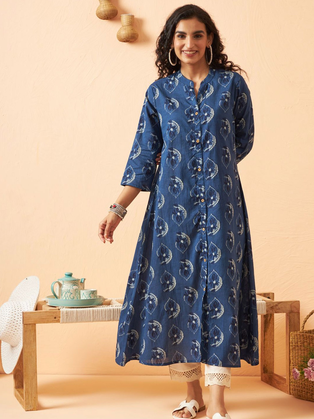 

ARAVALII Floral Printed Mandarin Collar Pure Cotton A-Line Kurta, Blue