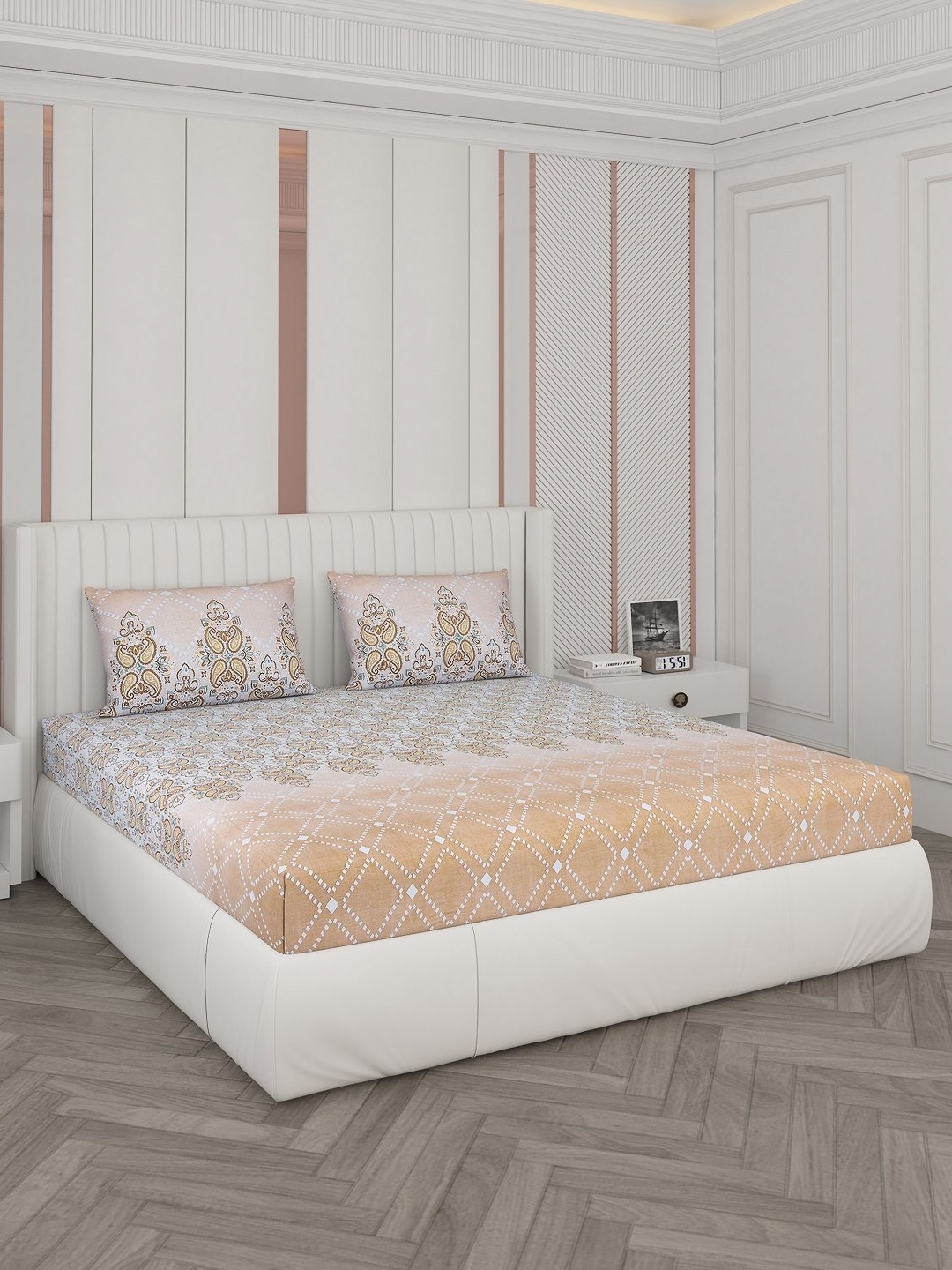 

Monte Carlo Peach-Coloured & White Printed 104TC Cotton King Bedsheet with 2 Pillow Covers